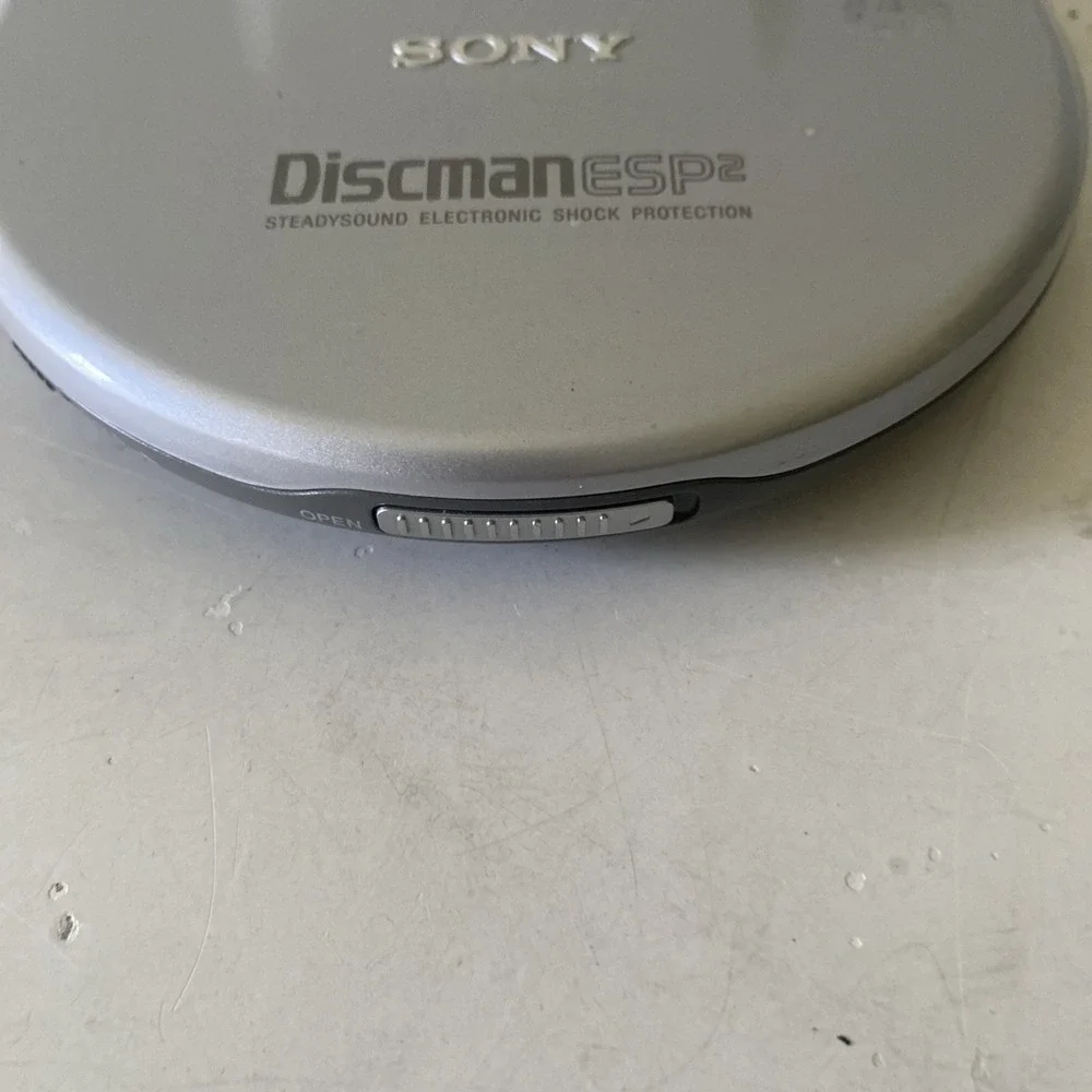 Sony Discman ESP2 Portable Personal CD Player Silver D-E775 Shock Protection